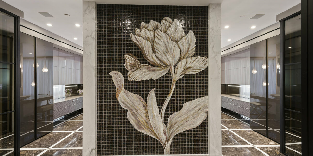 appartamento di lusso: dettaglio mosaico parete