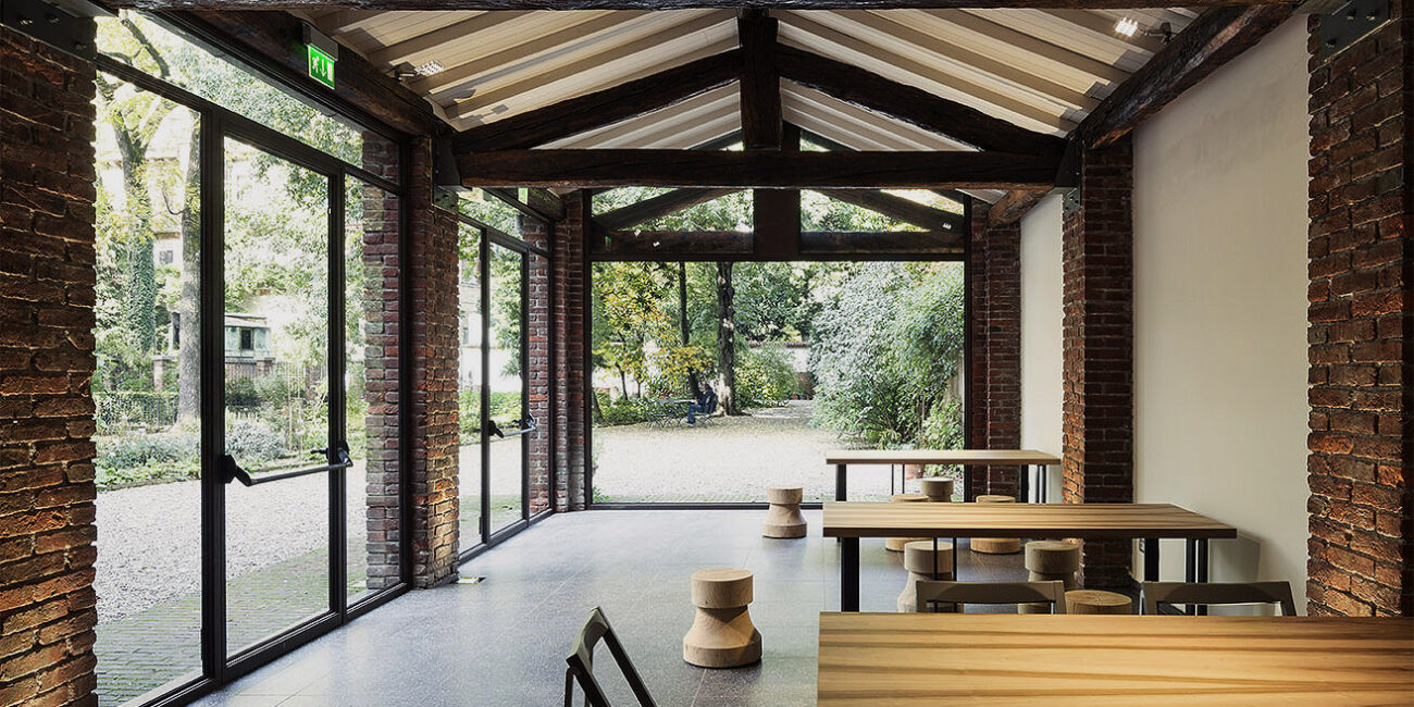 orto botanico: stanza con tavoli e sedie