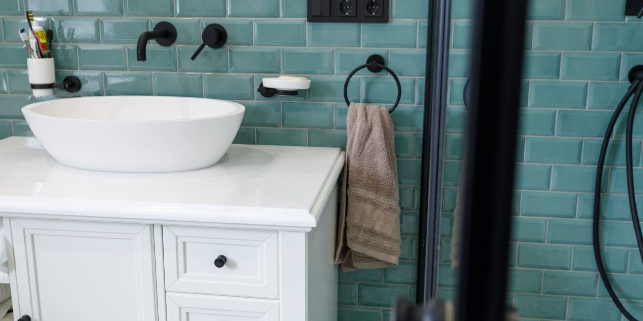 appartamento in ucraina: lavandino bagno