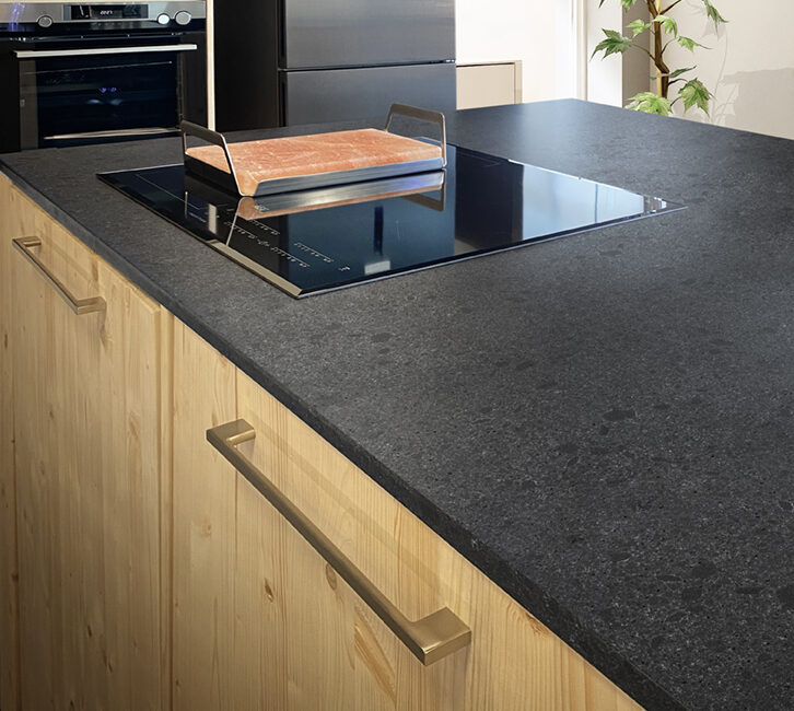 stone-italiana-top-cucina-cosmolite-meteor-dark-racom-2