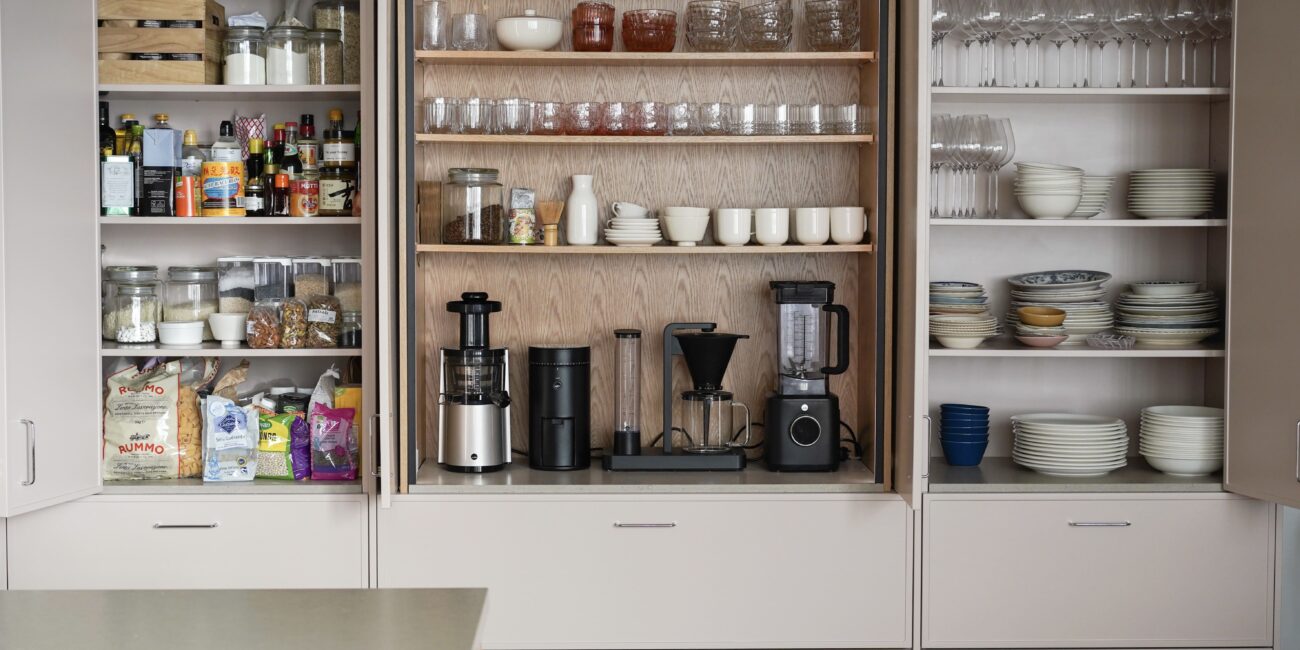 BellaKitchen_Edelstein cabinets worktops Cosmolite