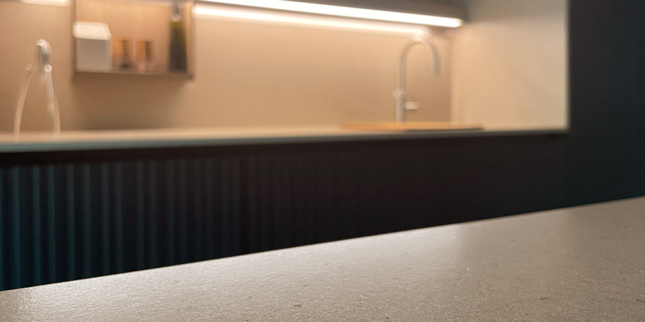 stone-italiana-cosmolite-cucina-sostenibile-bancone-cucina15