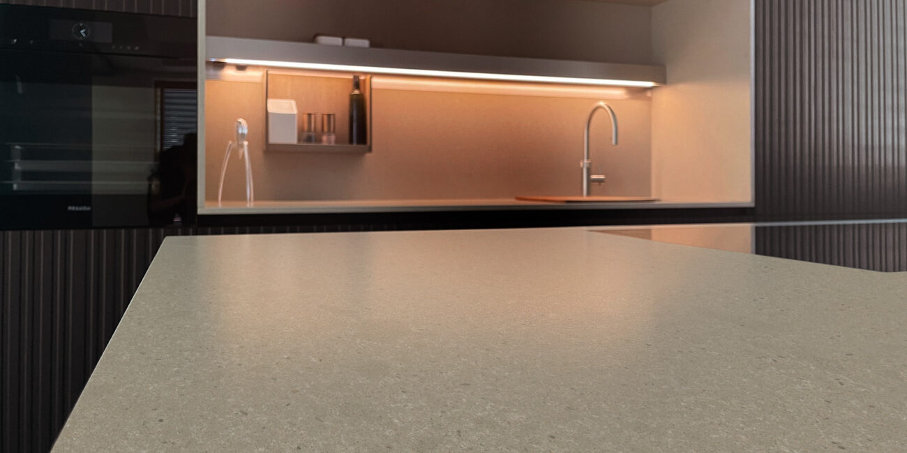 stone-italiana-cosmolite-cucina-sostenibile-bancone-cucina3