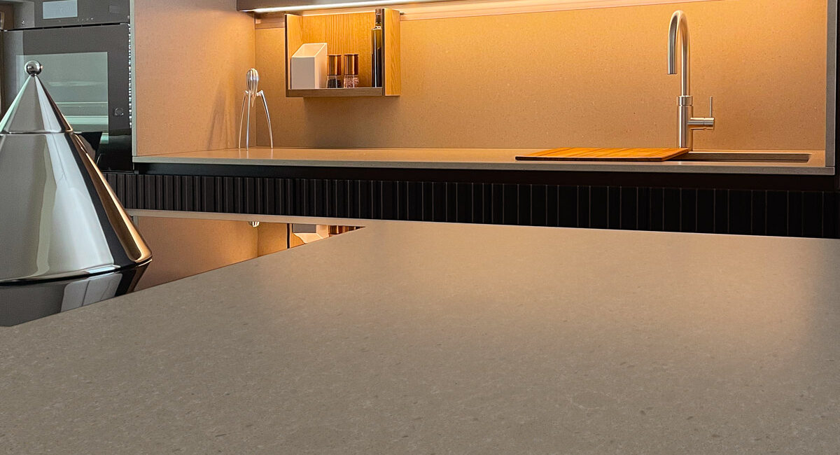 stone-italiana-cosmolite-cucina-sostenibile-bancone-cucina5