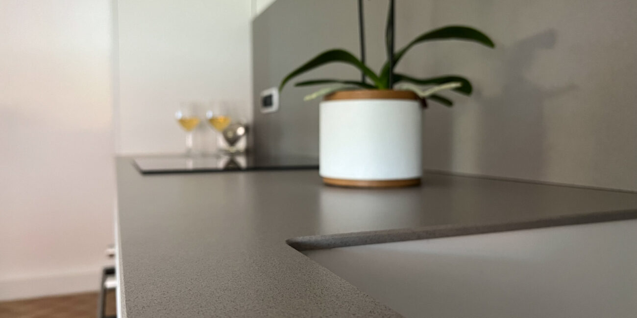 stone-italiana-top-cucina-bancone-quarzo-micro-greige6