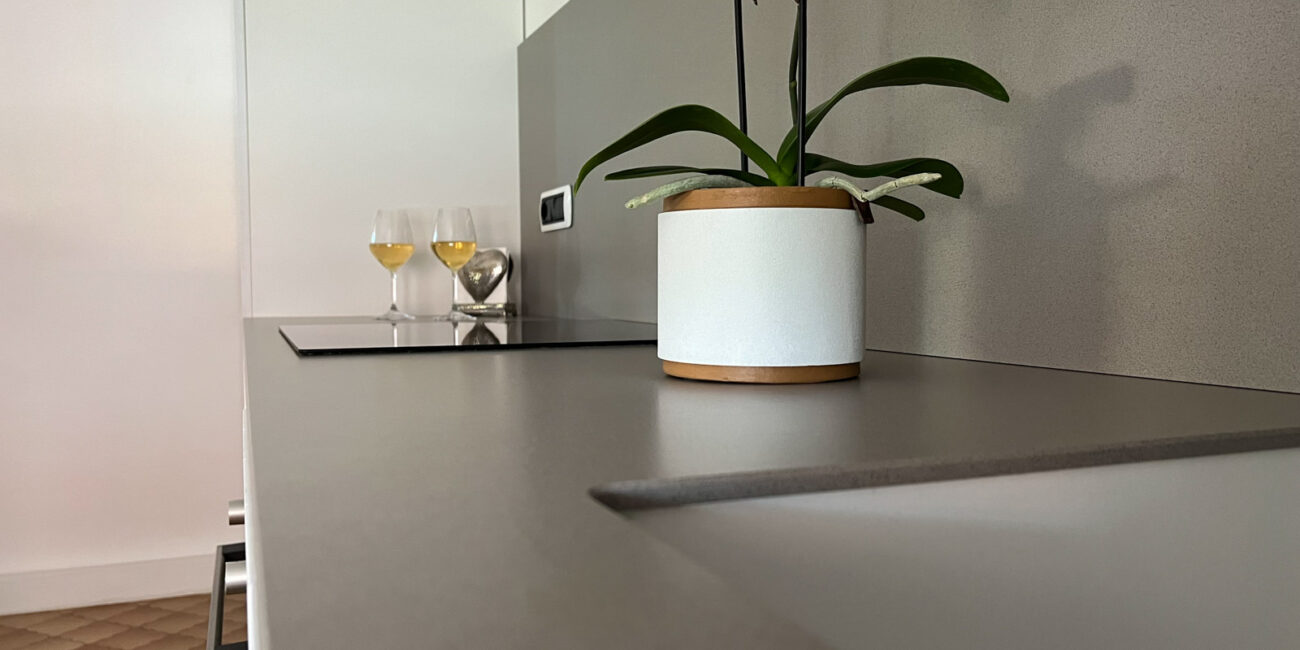 stone-italiana-top-cucina-bancone-quarzo-micro-greige7