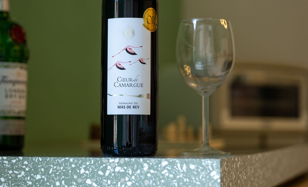 stone-italiana-cucina-moderna-in-quarzo-terrazzo-vedere-top-cucina-bordo