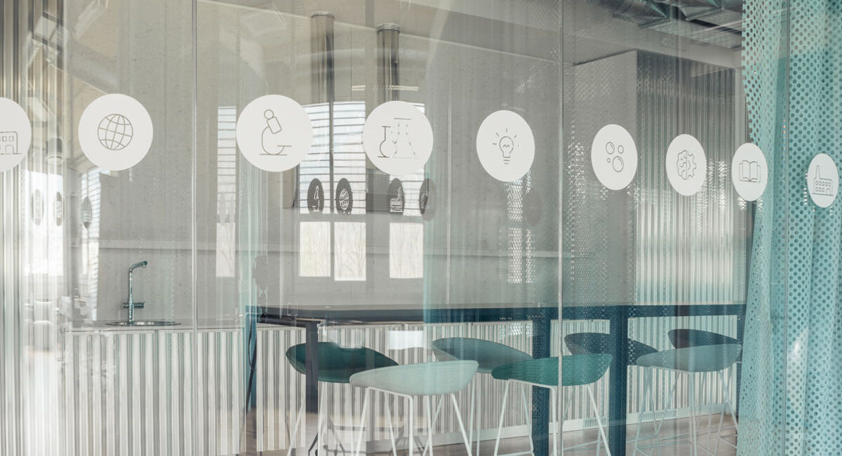 zambon-biotech-spa-stone-italiana-top-cucina-ufficio-in-quarzo-bianco