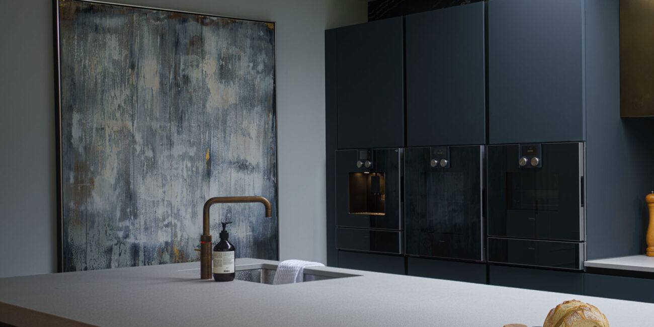 stone-italiana-isola-top-cucina-di-design-cucina-moderna-lavandino-cmt-essential-luna