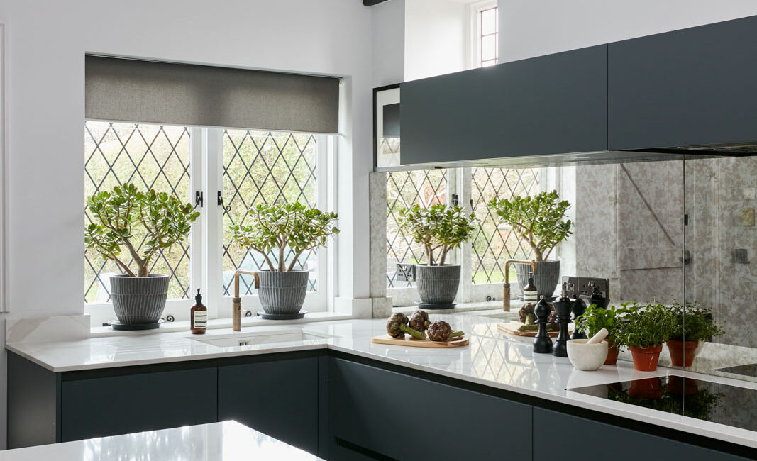 stone-italiana-marmorea-golden-cucina-spaziosa-top-cucina-chiaro