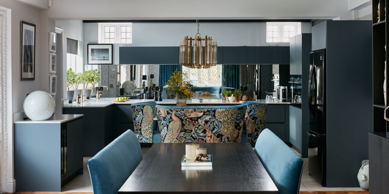 stone-italiana-marmorea-golden-top-cucina-quarzo-elegante-spaziosa