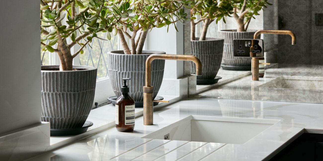 stone-italiana-marmorea-golden-top-cucina-quarzo-lavandino-in-quarzo