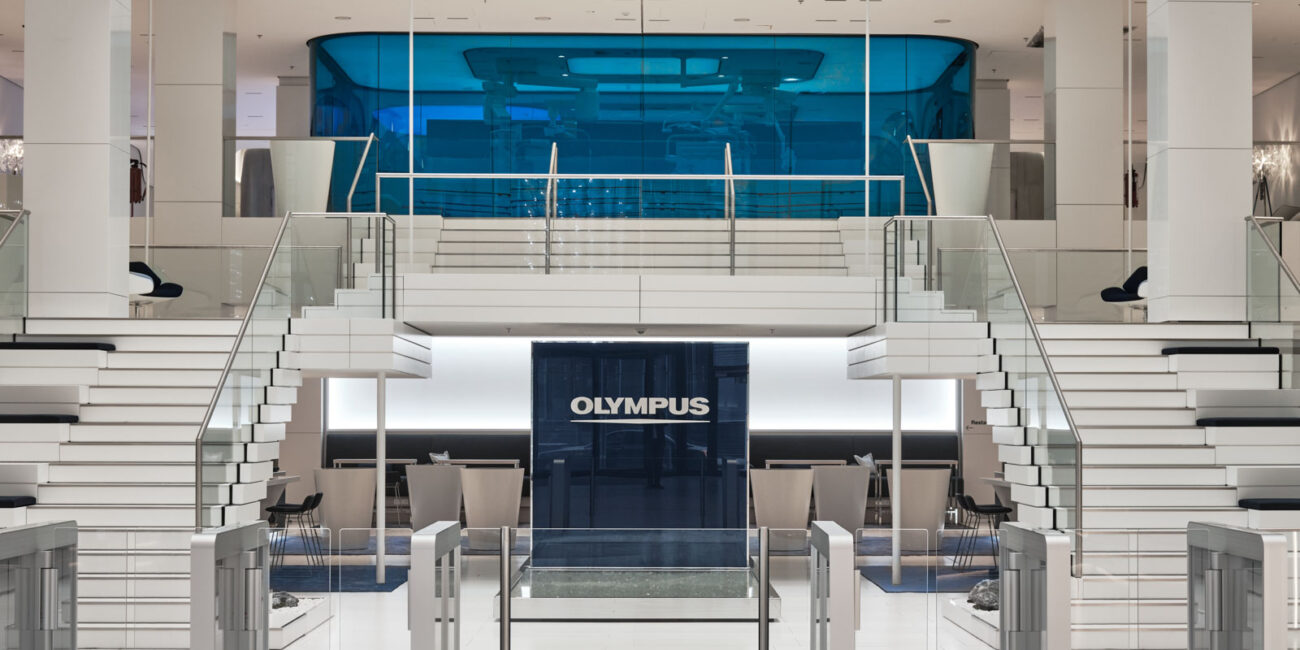 stone-italiana-uffici-building-olympus-amburgo-quarzo-superwhite-gloss-ingresso-scale