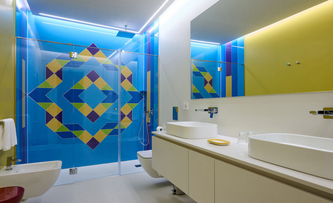 stone-italiana-nuovi-bagni-villa-amistà-bagno-di-lusso-in-quarzo-azzurro-colorato