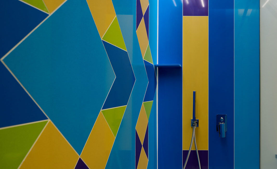 stone-italiana-nuovi-bagni-villa-amistà-doccia-di-lusso-in-quarzo-azzurro