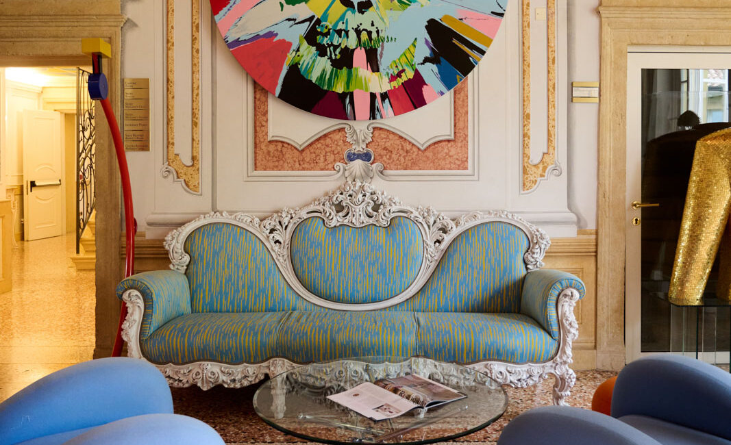 stone-italiana-nuovi-bagni-villa-amistà-hall-art-byblos-hotel