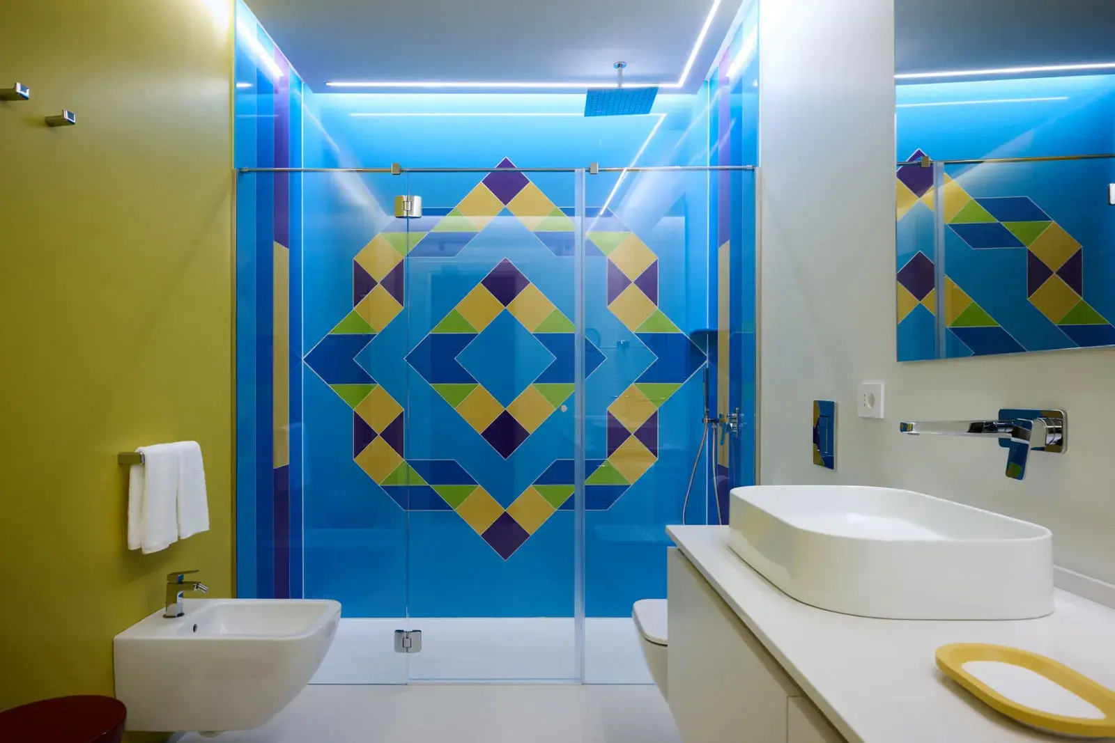 stone-italiana-new-bathrooms-villa-amista-luxury-bathroom-blue-green-quartz