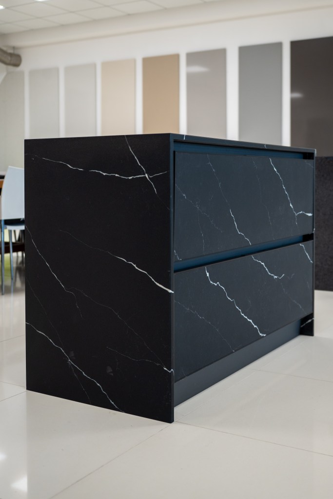 ROYAL BLACK Showroom (2)