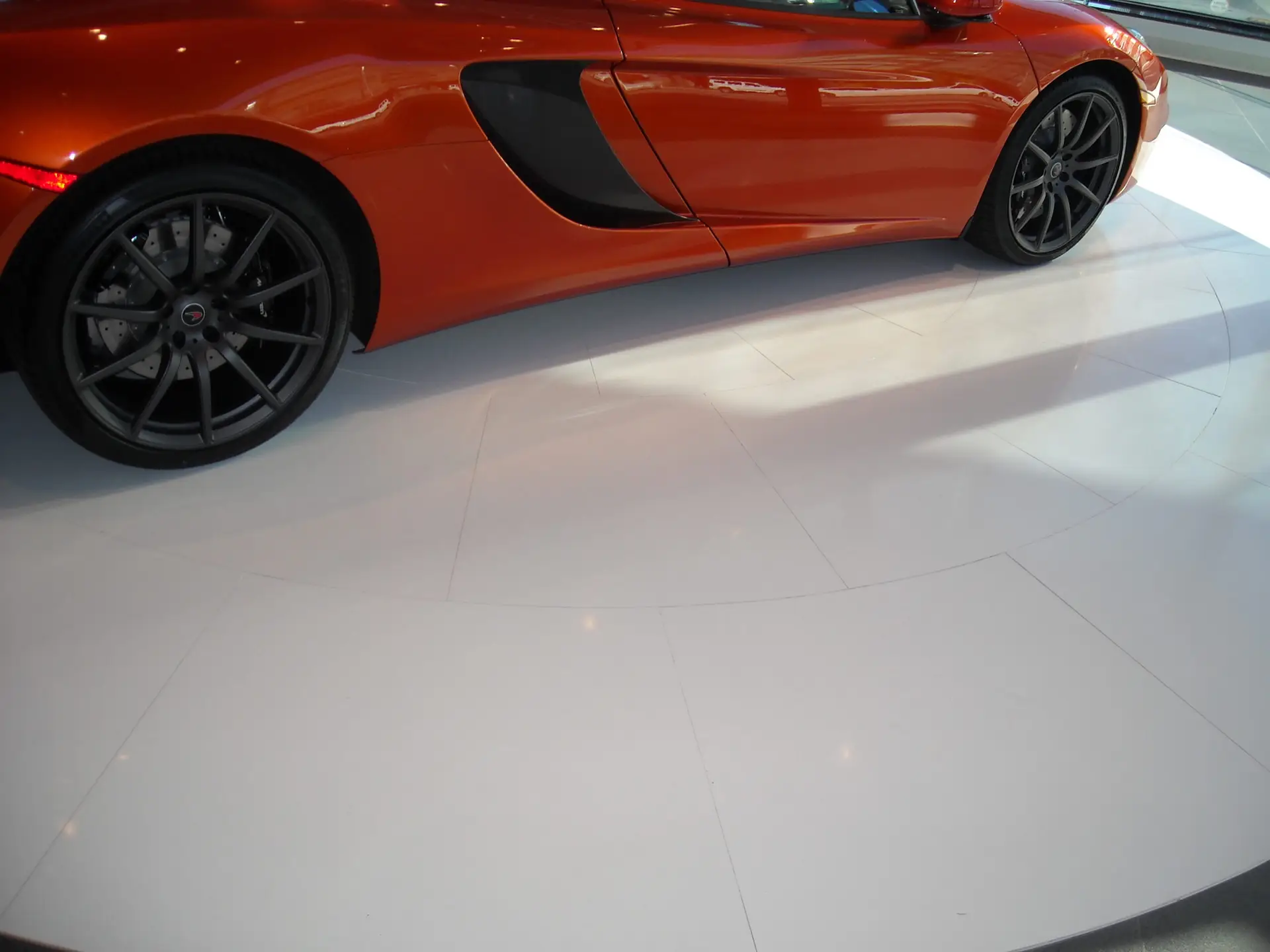 stone-italiana-showroom-mclaren2
