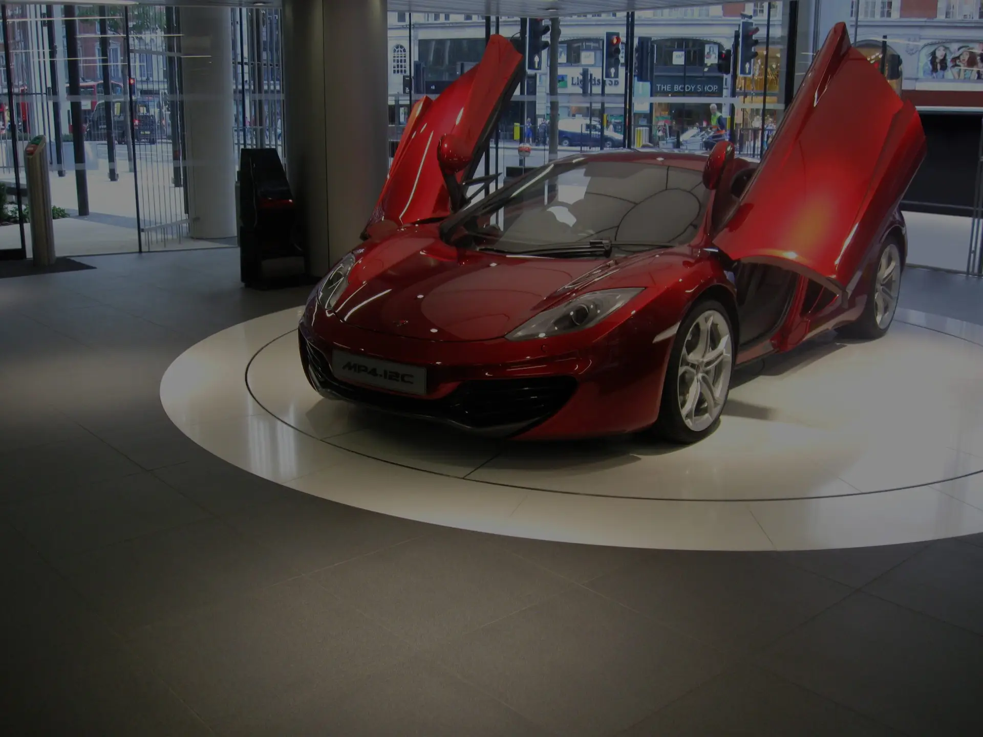 stone-italiana-showroom-mclaren4