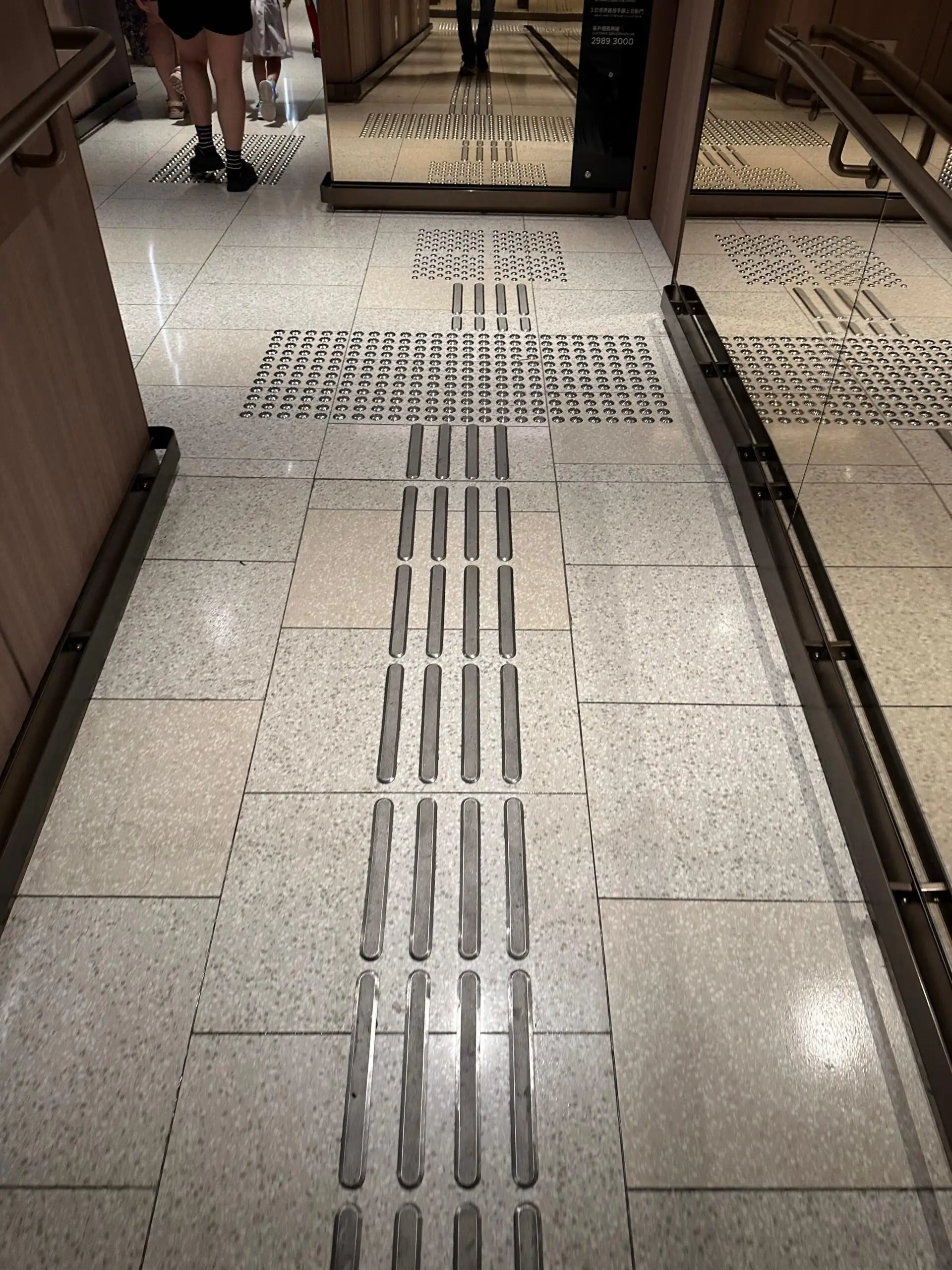 TERRAZZO WHITE_BASE - SHOPPINGMALL MEGA BOX - Hong Kong (13)