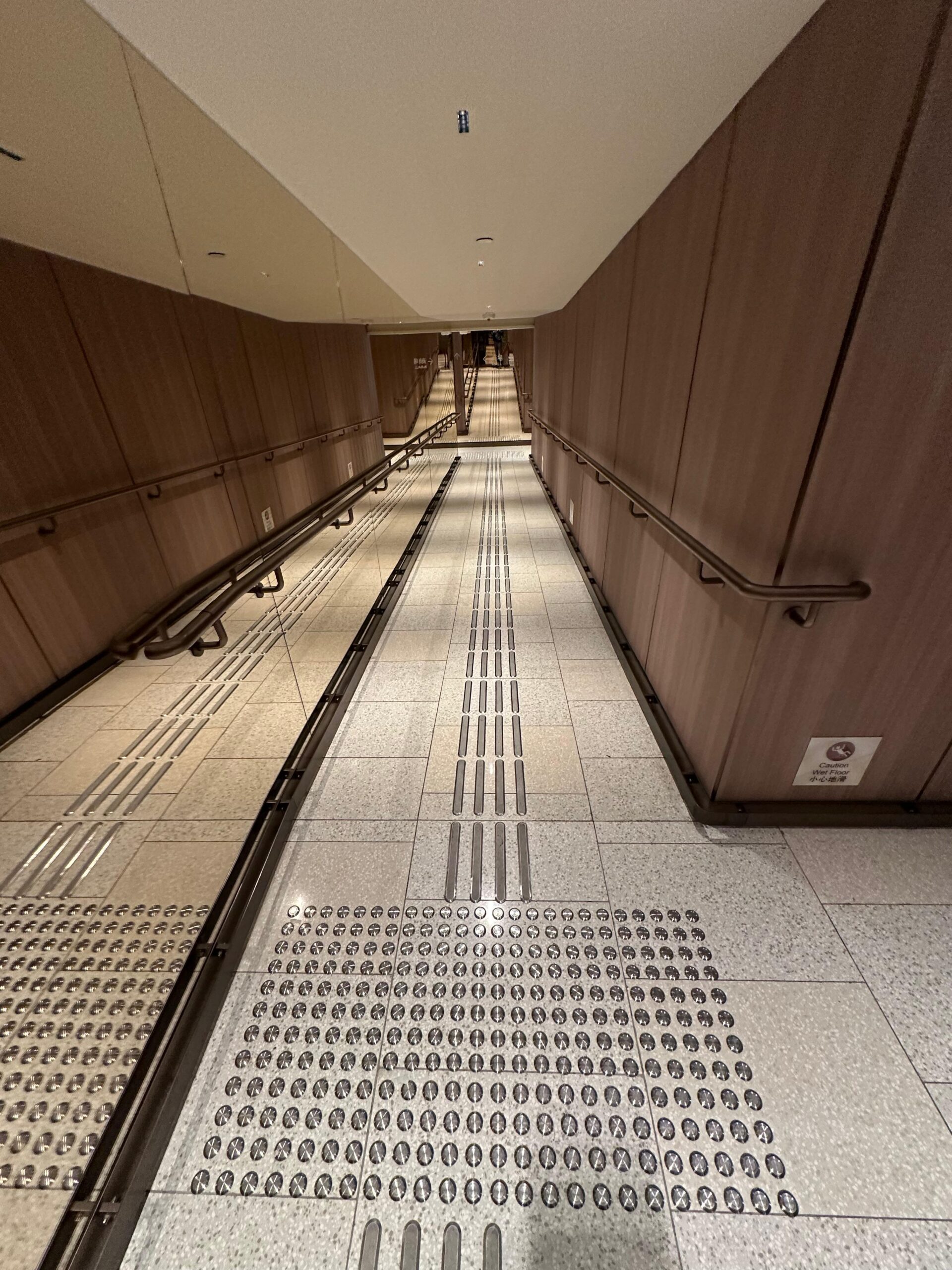 TERRAZZO WHITE_BASE - SHOPPINGMALL MEGA BOX - Hong Kong (2)