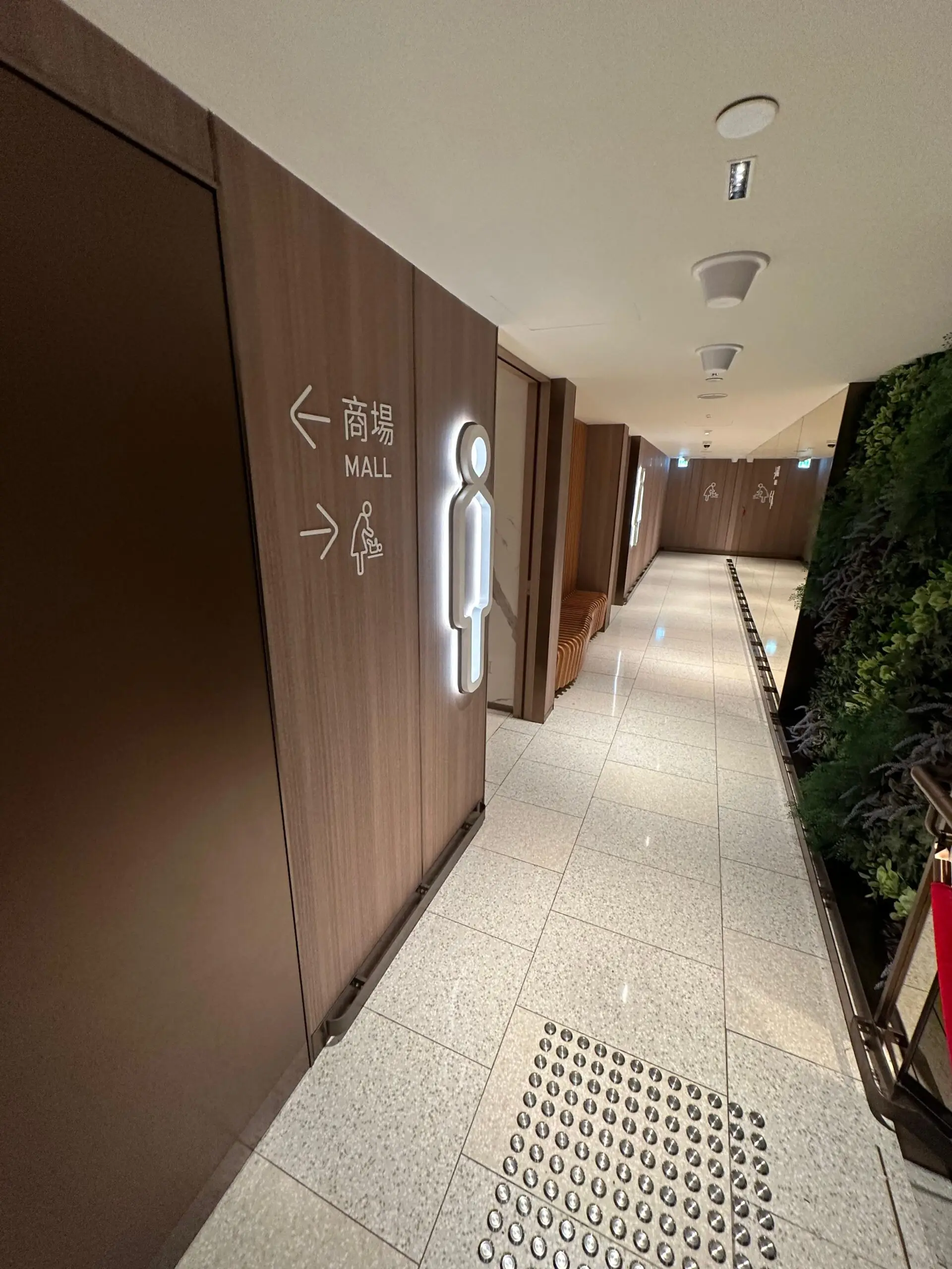 TERRAZZO WHITE_BASE - SHOPPINGMALL MEGA BOX - Hong Kong (3)